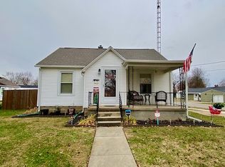 125 6th St, Carmi, IL 62821