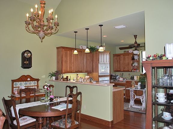 3rd image of 916 Summerlin Dr