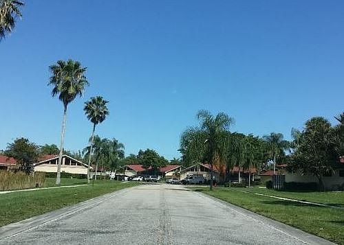5th image of 4377 Woodstock Dr APT A