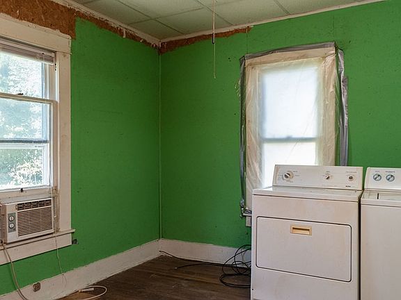 3rd image of 221 E Allison St