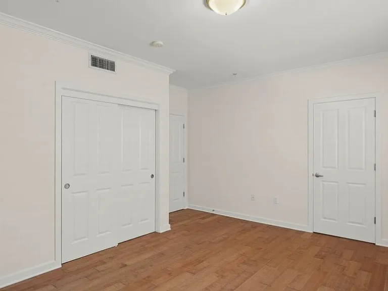 10616 Kinnard Ave #101 — Photo 19