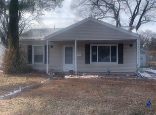 17 Rissant Dr, Florissant, MO 63031