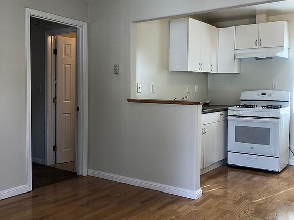 3rd image of 2819 Curtis Ave APT 6