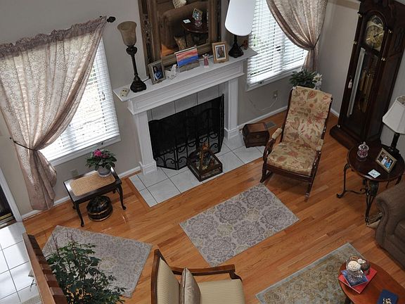4th image of 421 Applegrove Dr