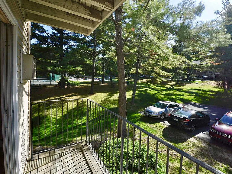 6 Autumn Leaf Dr #7 — Photo 20