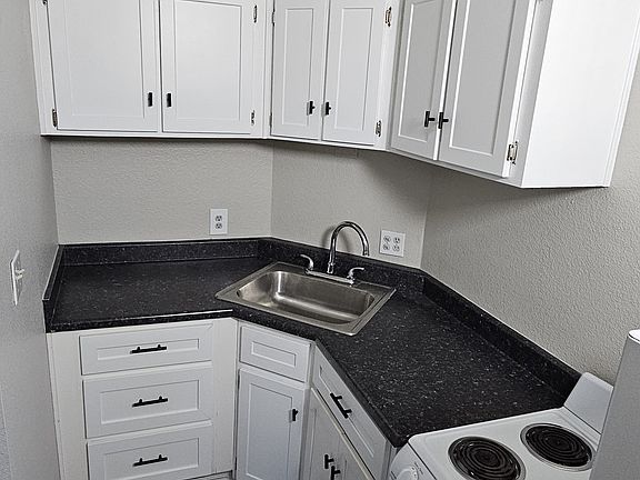 3rd image of 2420 W Thomas Rd #136