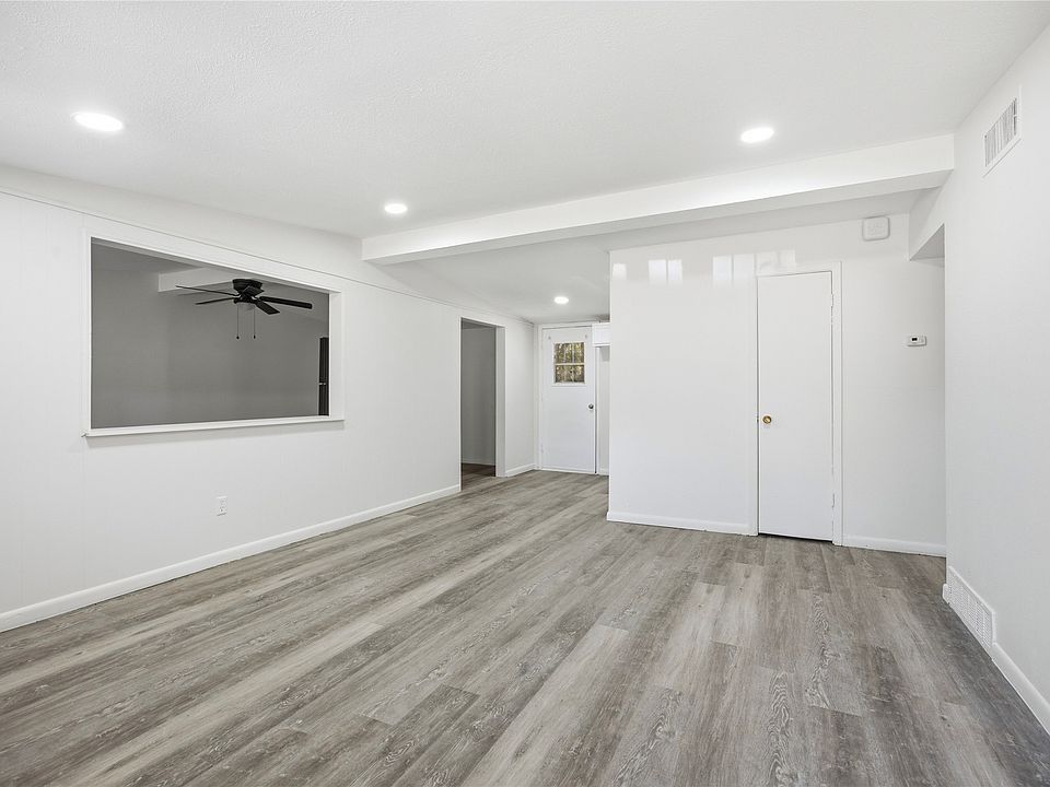 1st image of 612 Henderson Cir