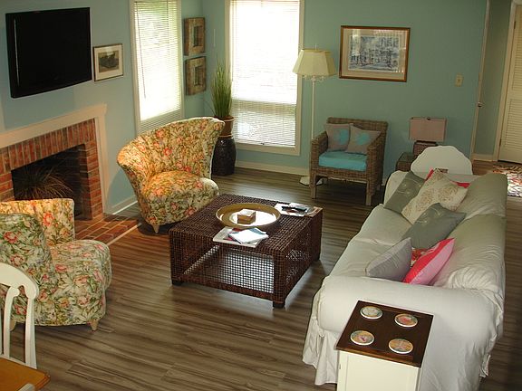 3rd image of 319 Geranium Ct Unit B
