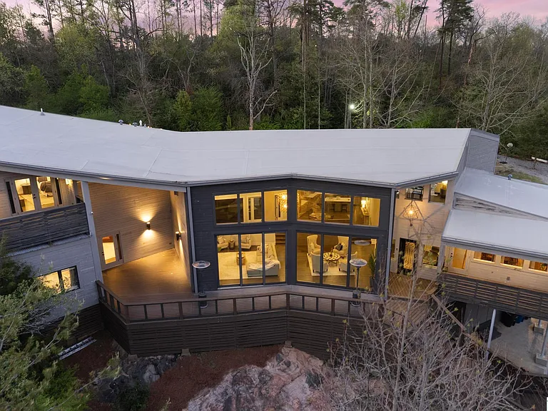 412 Vesclub Pl — Photo 2
