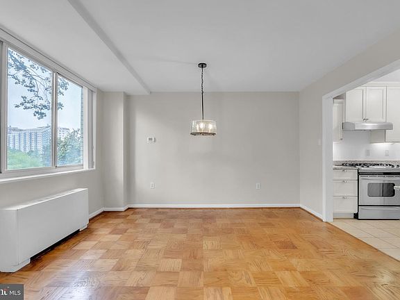 5th image of 10401 Grosvenor Pl APT 410