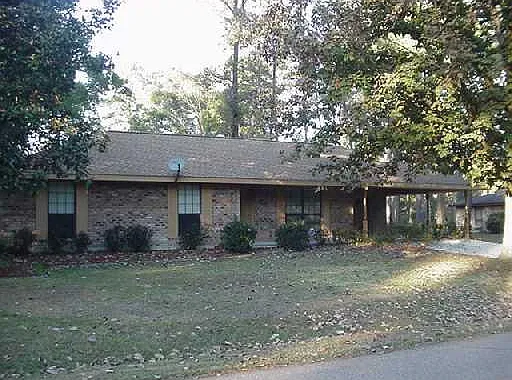 26 Silman Ave — Photo 1