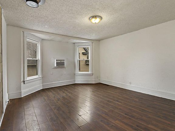 4th image of 937 Grove AVENUE