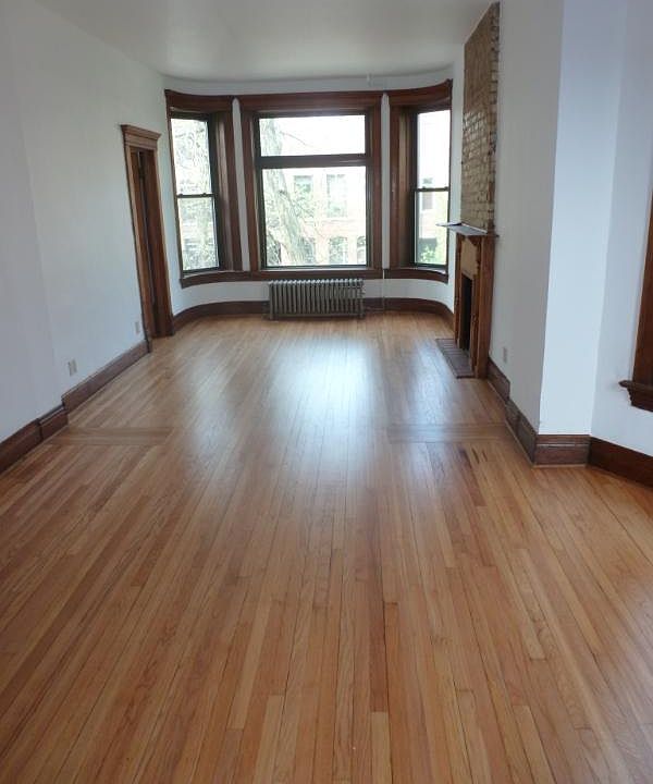 1st image of 1625 N Oakley Ave #1