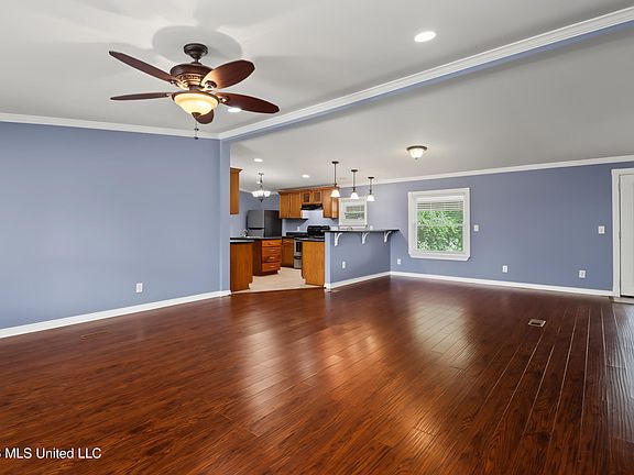 3rd image of 22096 Lorene Rd