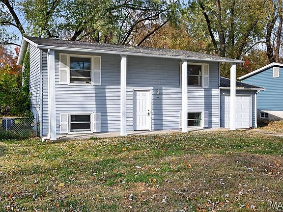 3rd image of 7 Marveline Dr