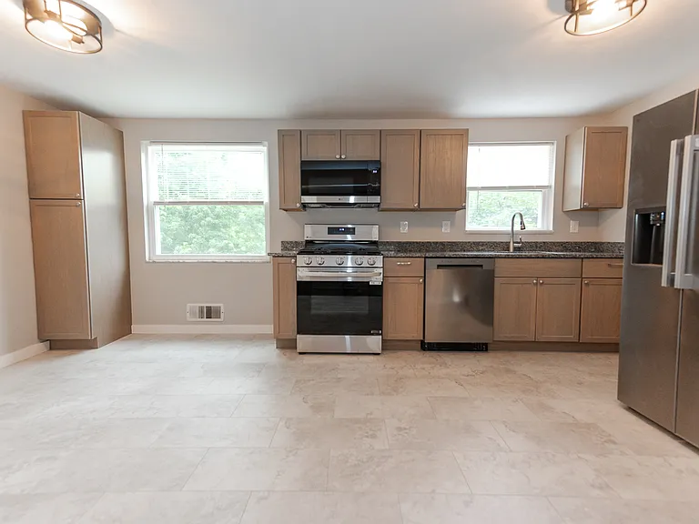 811 Eathan Ave — Photo 12