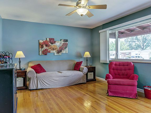 4th image of 710 Pelican Ln