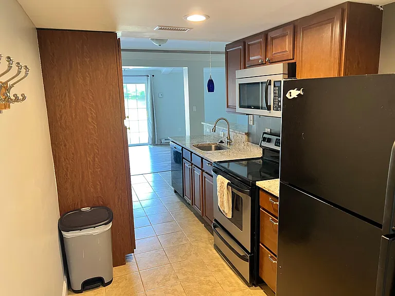 2 Roth Ave — Photo 4