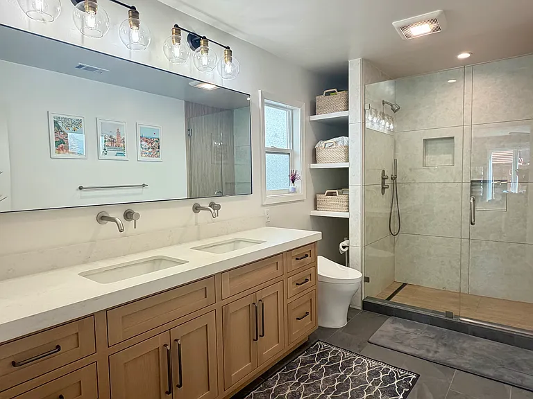 En suite master bath