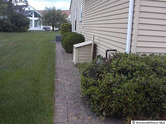 5th image of 19 Leighton Ct