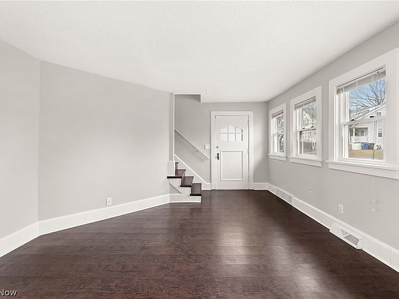 4th image of 1427 Gridley St