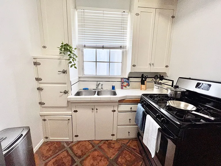 660 S. Cloverdale Ave. — Photo 12