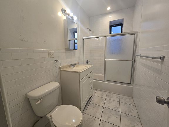 5th image of 590 E 21st St Floor 2