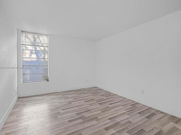 4th image of 110 Fontainebleau Blvd