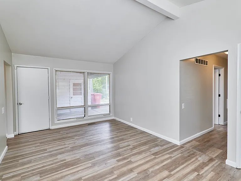 1495 Tremont Dr — Photo 9