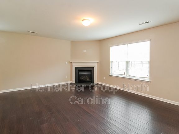 3rd image of 2016 Buckminster Dr