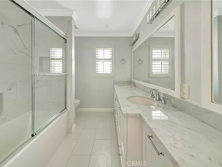 22907 Leonora Dr — Photo 23