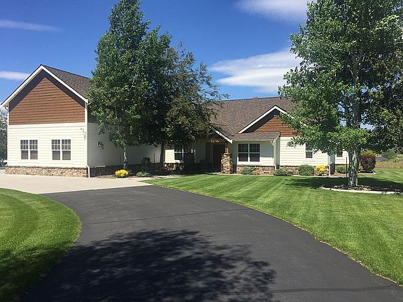 2nd image of 560 Arrow Hill Dr
