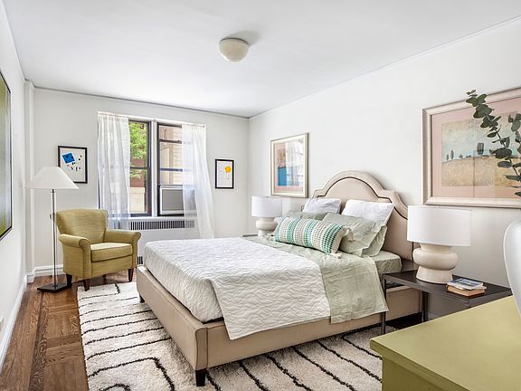 4th image of 300 W 72nd St APT 1F