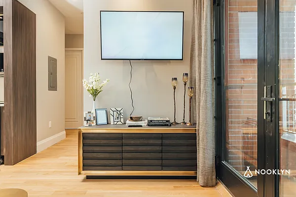 Rented by Nooklyn NYC LLC | media 128