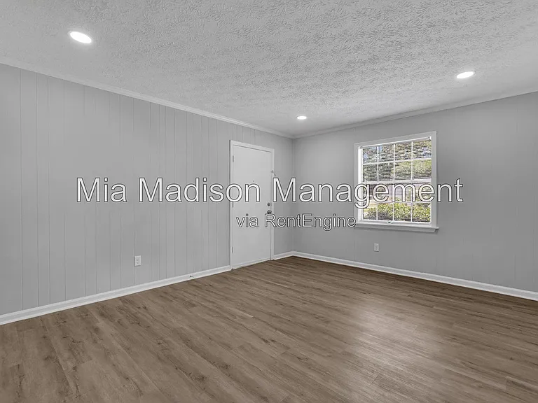 111 E Mell St #24 — Photo 8
