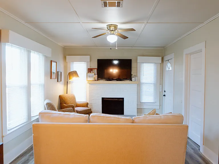 705 S Jackson St — Photo 10