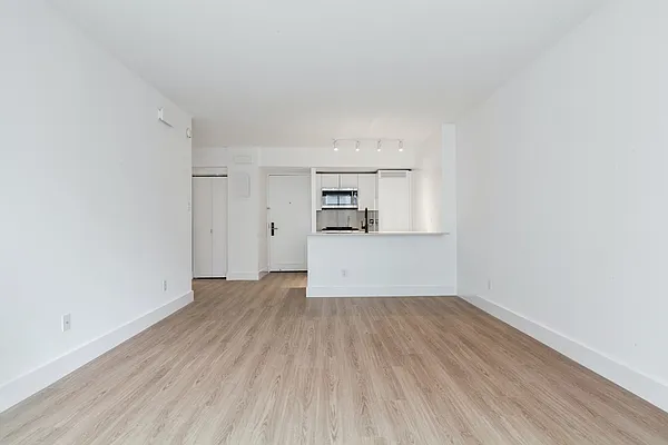 Rented by Greystar | media 7