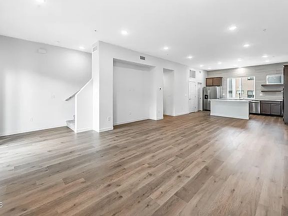 3rd image of 165 Rissone Ln