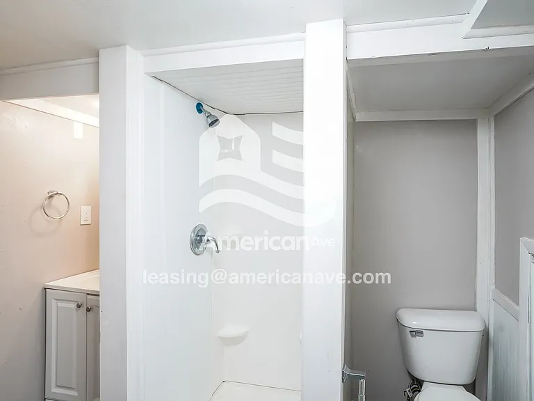 673249_012_bathroom_12.jpg