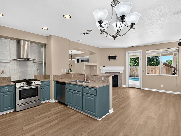 5230 Bay St — Photo 14