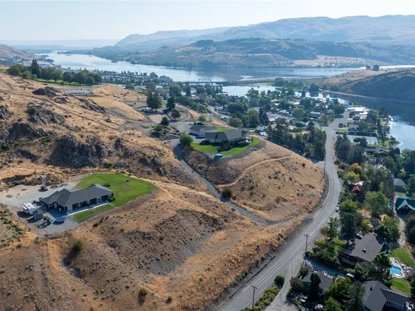 710 Riverside Drive, Pateros, WA 98846