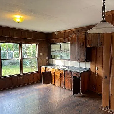 4 bed, 2200 sqft, $2,200 — Photo 4