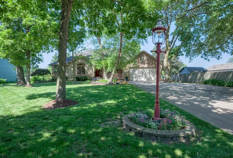 1502 Janet Dr photo 1
