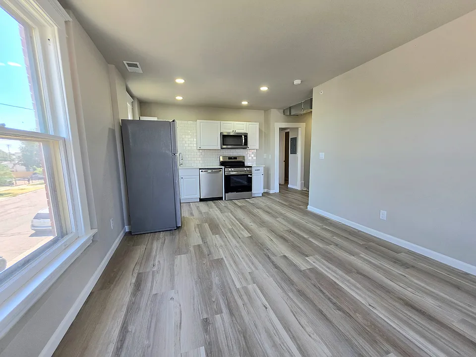 200 Colorado Ave #1/2