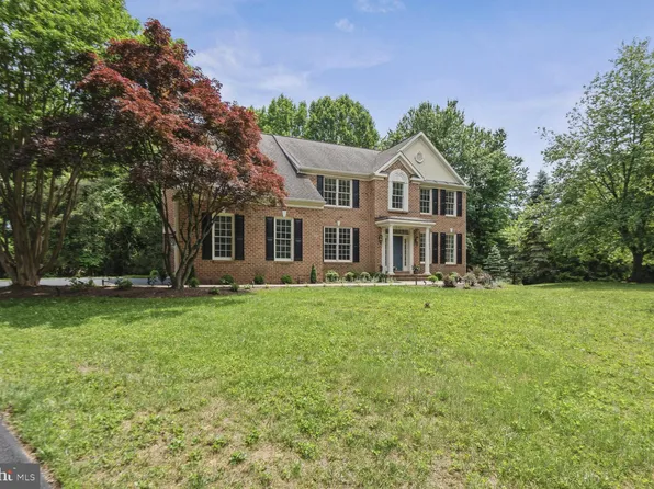 815 Sherlin Ln, Great Falls, VA 22066