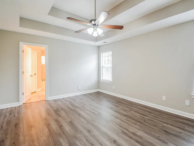 6304 Kingsview Dr — Photo 9