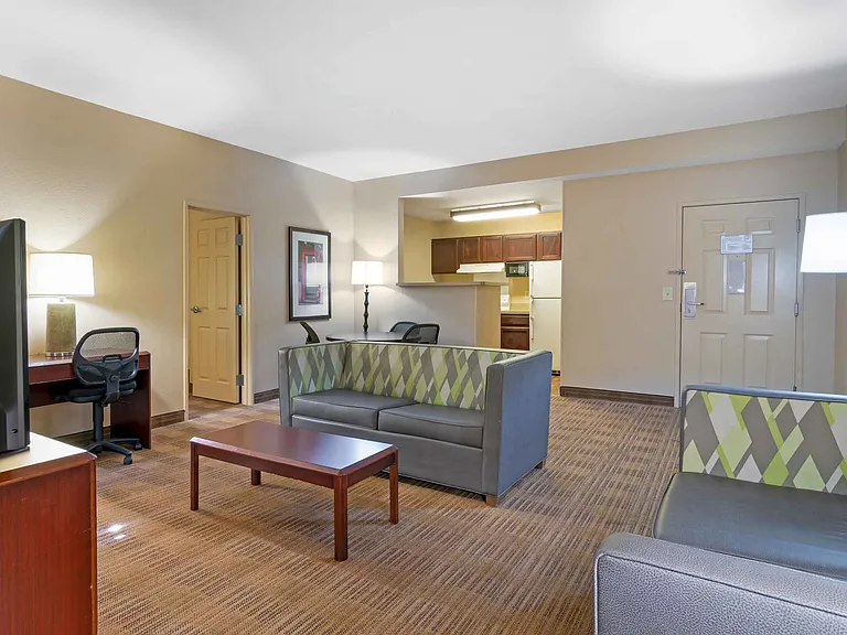 1 Bedroom Suite - 1 King Bed