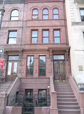 Rented by Perry Associates NYC Inc | media 35