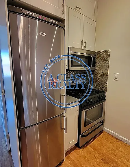 2802 Steinway St #3L — Photo 3