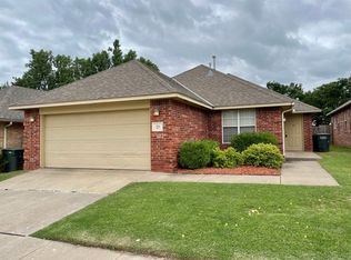 23 S Ridge Pointe Cir, Edmond, OK 73034